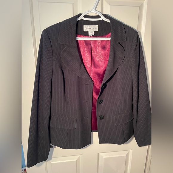 Beautiful matching outfit - skirt and blazer - Picture 2 of 3